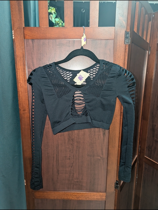 La SENZA Tops - La SENZA Black Long-Sleeve Cutout Crop Top